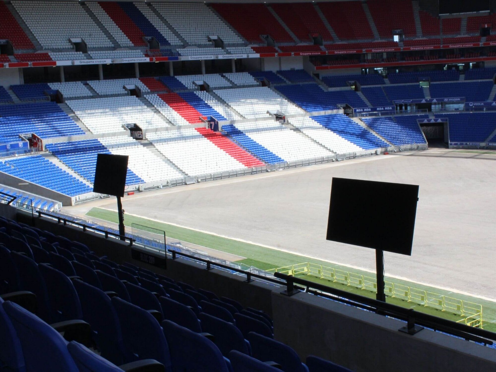 Ecran LED dans un stade de football à Lyon