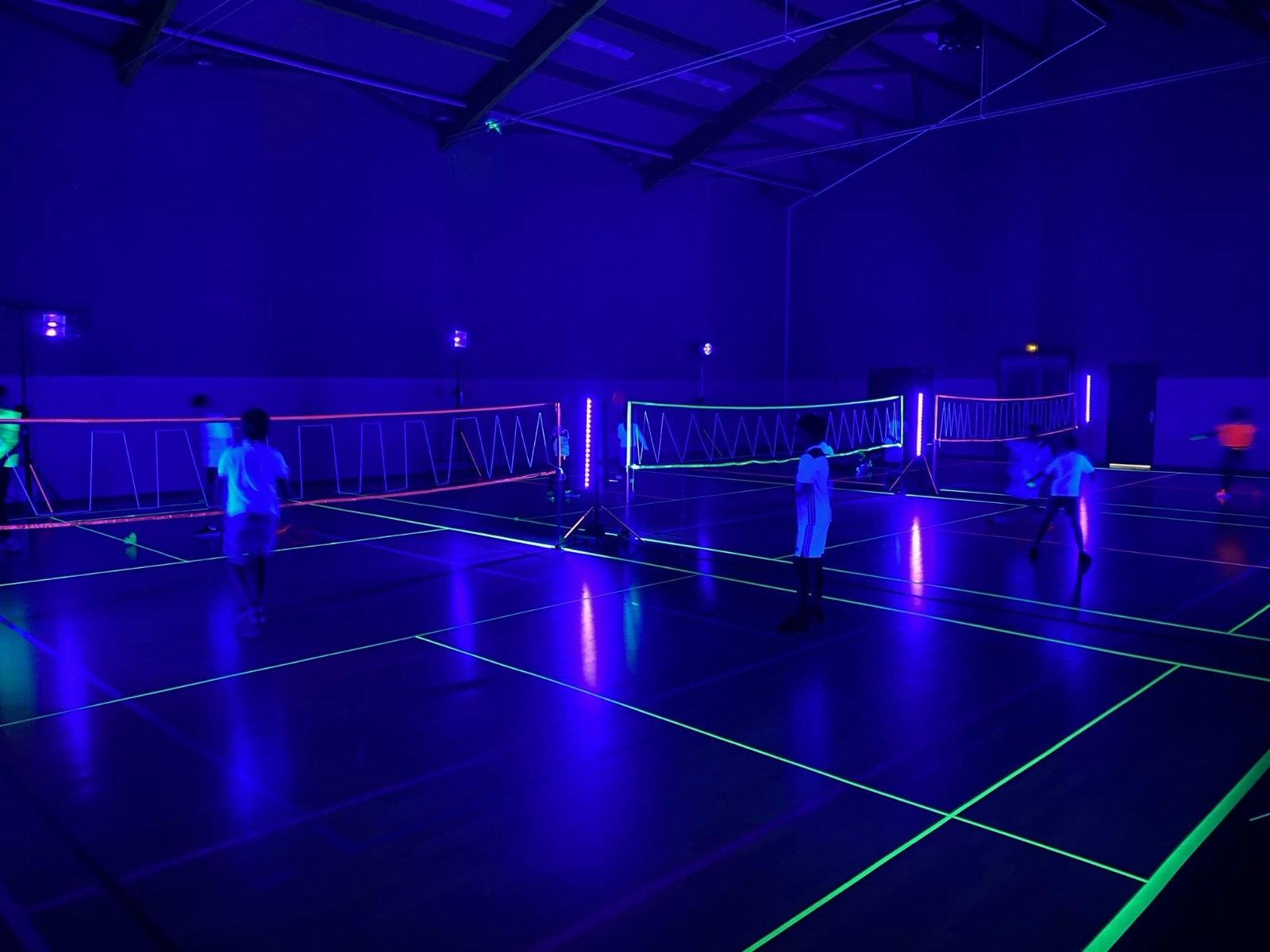 Lumière noire pour évènement sportif : black gun et barre led UV