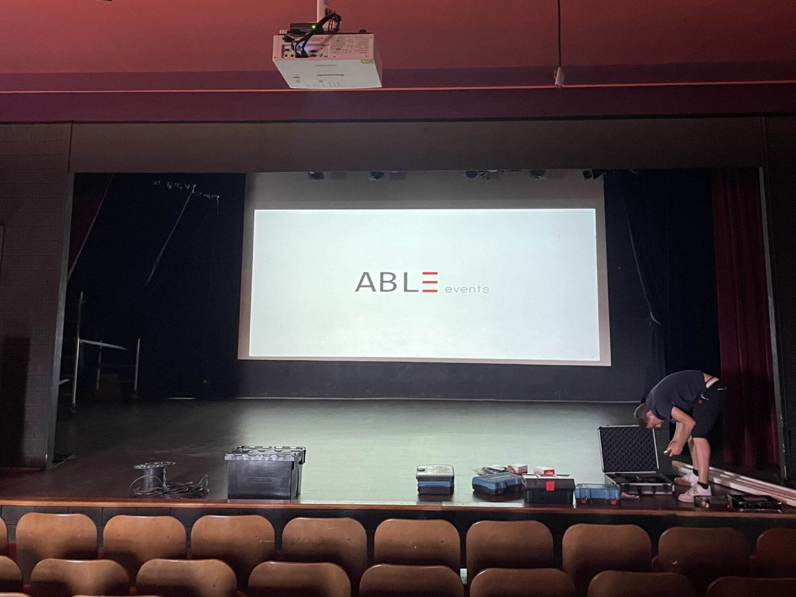 Projection sur mur de l'amphithéâtre de la MJC Duchère