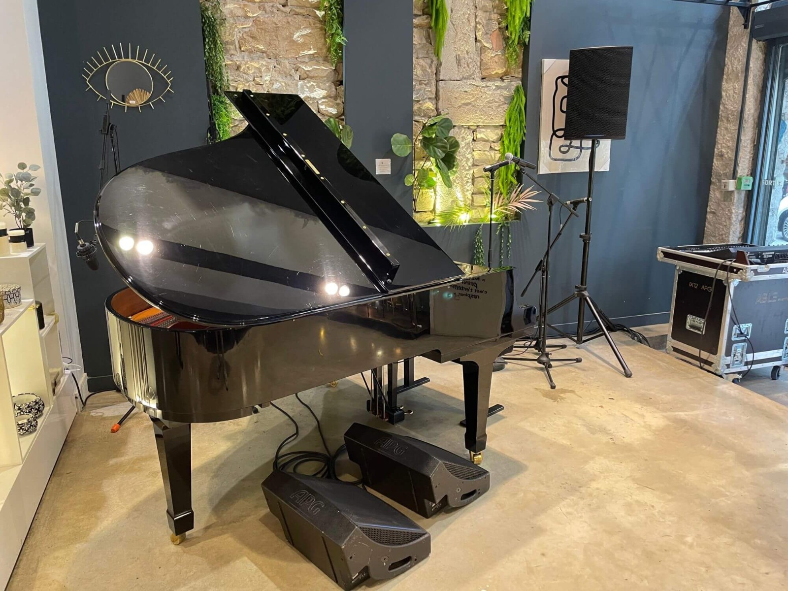 Enceinte et caisson de basse pour sonoriser un concert au piano