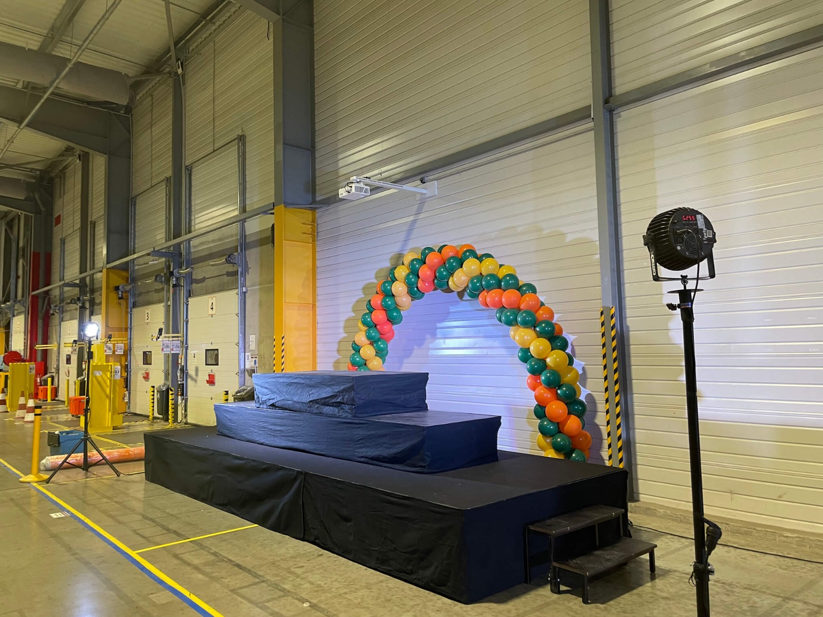 Installation d'un podium éclairé pour une remise de prix