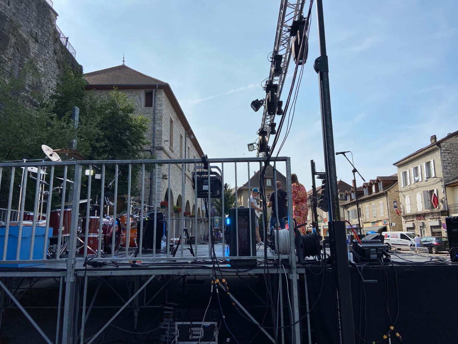 Préparation de la fête de le musique par nos techniciens son et lumière