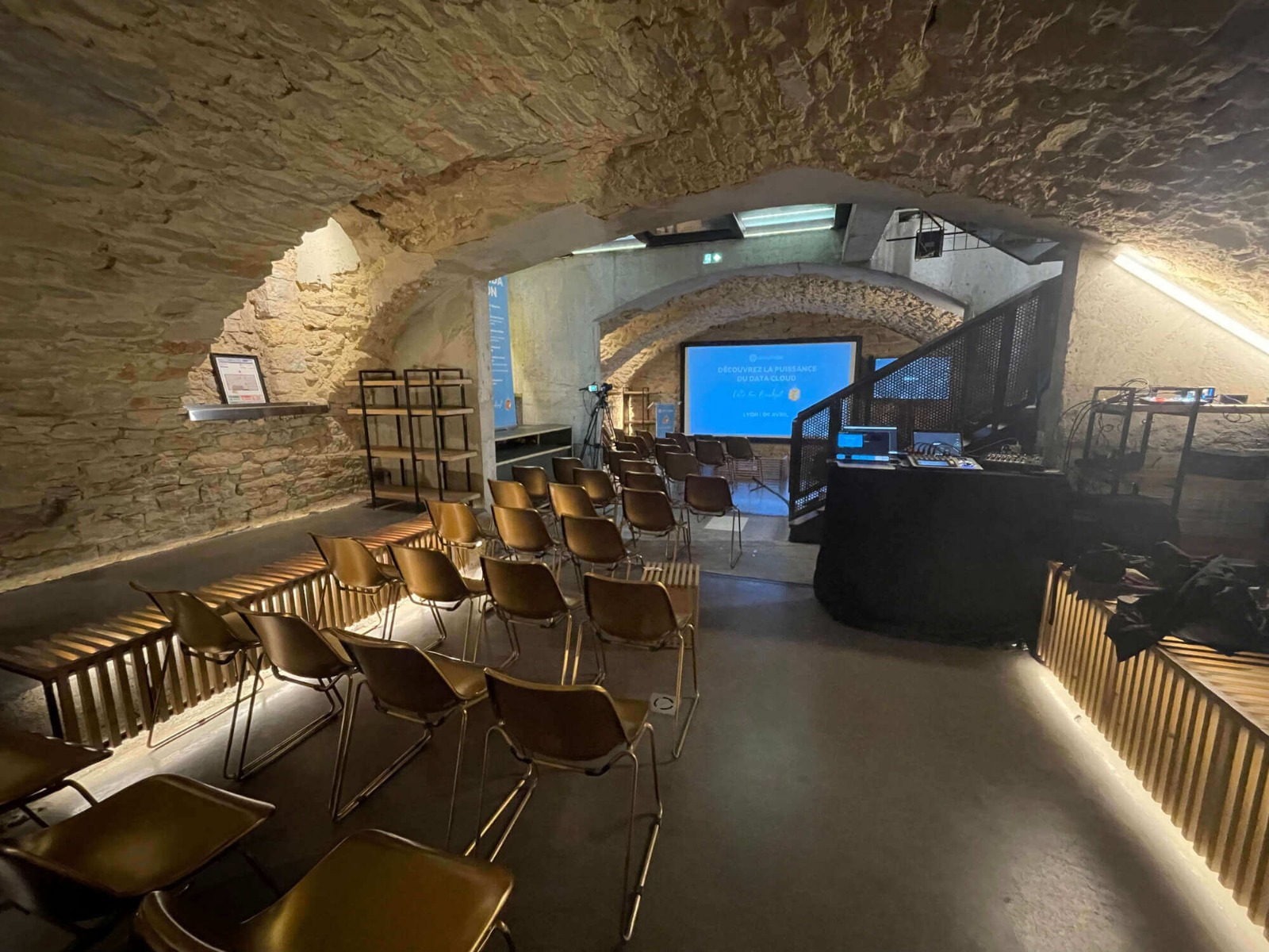 salle de conférences chez les Woraces