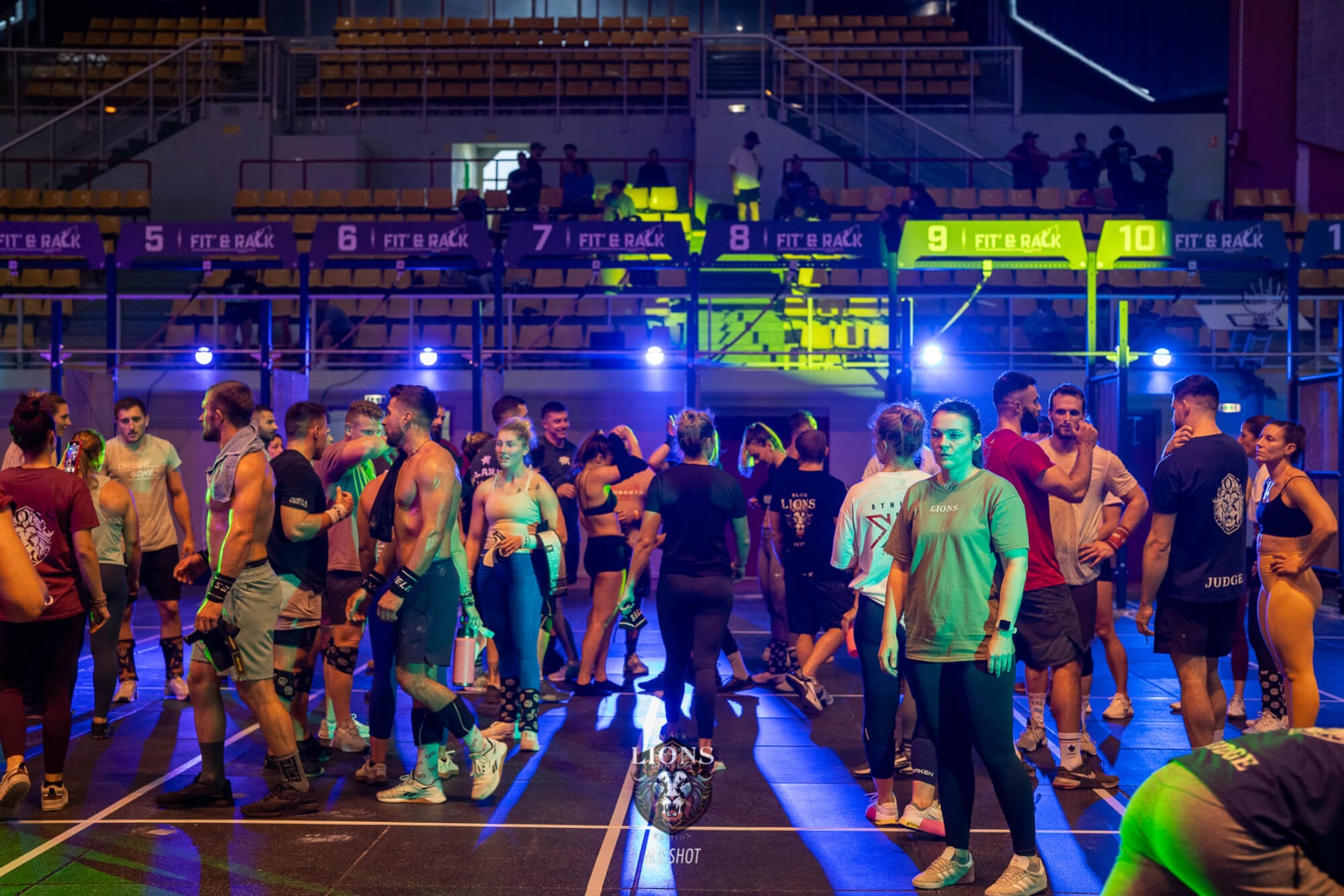 Show lumière avec projecteurs et lyres gérés avec la GrandMa2 Light pour un évènement sportif à Lyon Sportifs sous les projecteurs lors d'une compétition sportive
