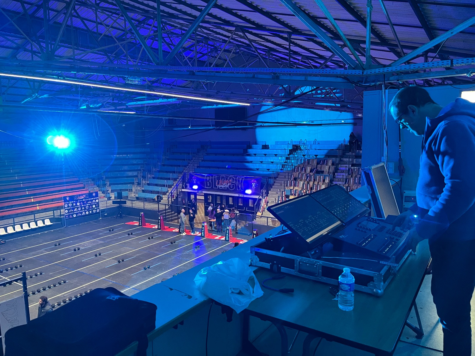 Prestation audiovisuelle avec notre console lumière ChamSys QuickQ 20