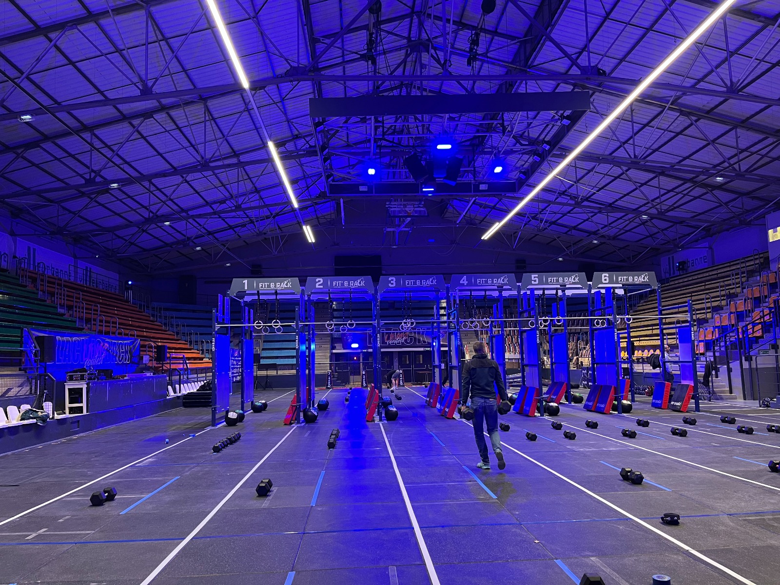 Installation en son et lumière de la zone de compétition de crossfit avec nos Quasar Starway