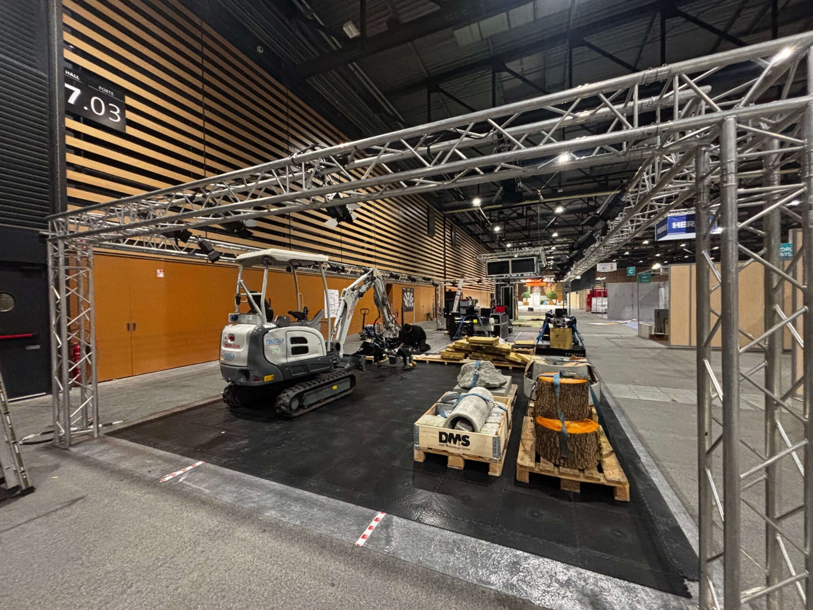 Installation du stand professionnel DMS Technologie France au Salon Paysalia 2025 à Eurexpo Lyon