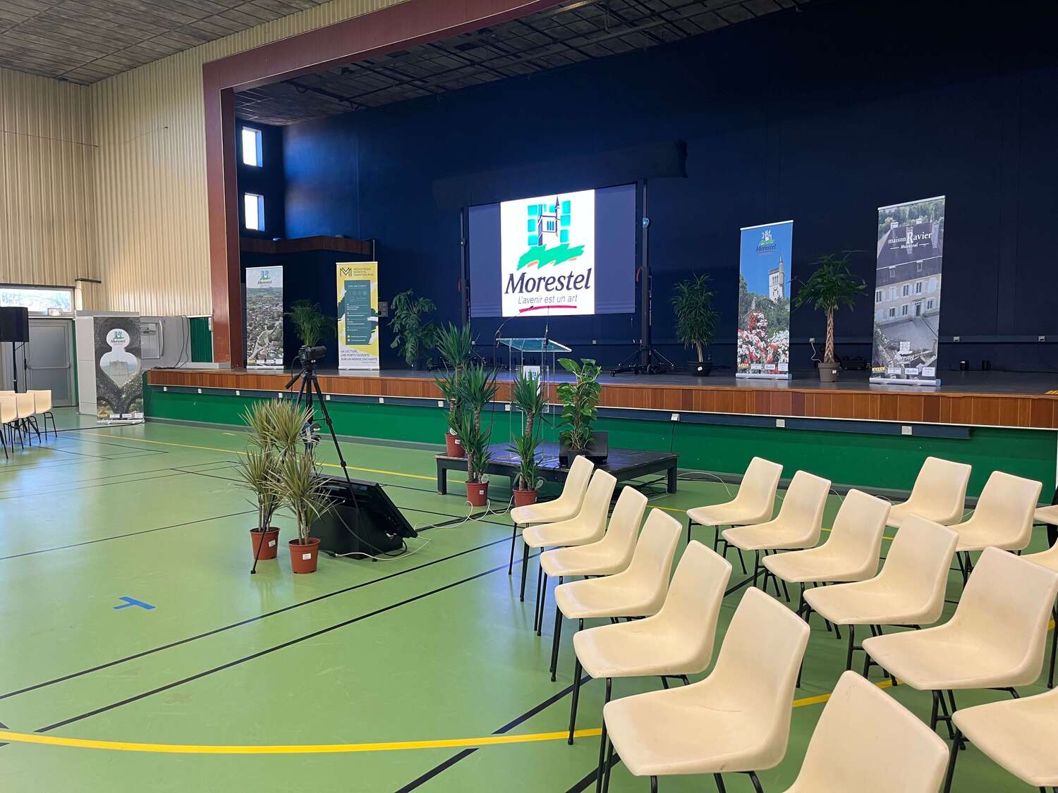 Pupitre et système de sonorisation APG pour les prises de parole officielles lors des Vœux du Maire 2026 de Morestel