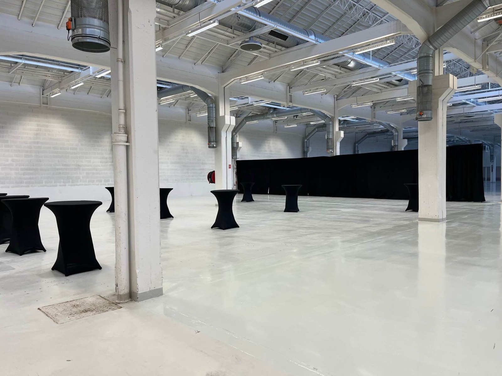 Location de cloison événementiel à Lyon pour la création d’espaces éphémères lors des vœux d’entreprise du Groupe SERL GIE à Vénissieux, installation réalisée par ABLE events