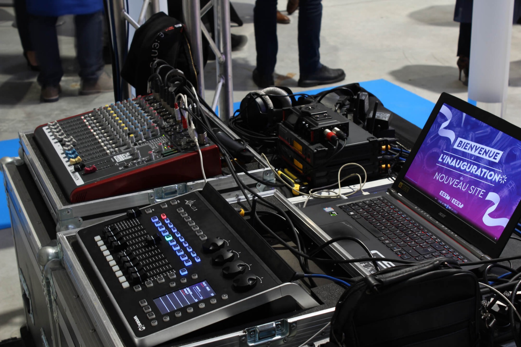 Console de mixage pour réglage système son et présentation vidéo