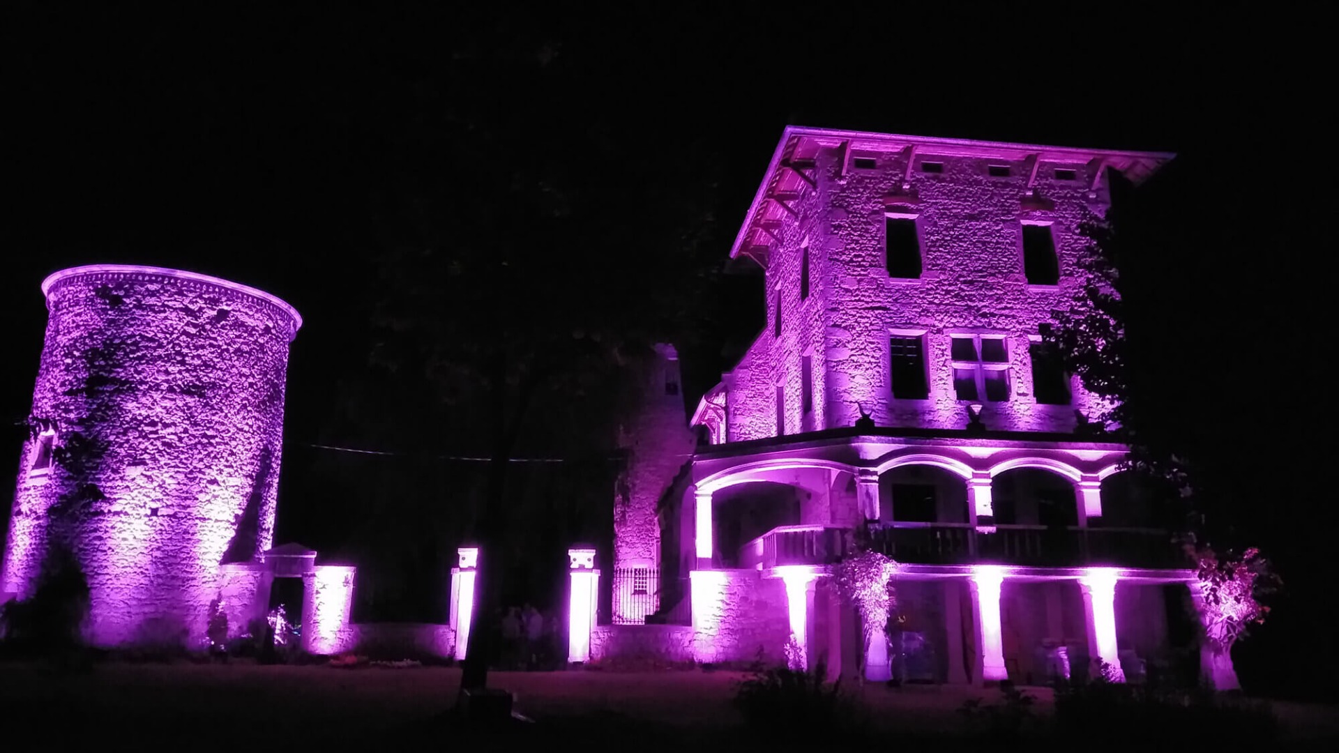 Eclairage architectural d'un château pour un mariage