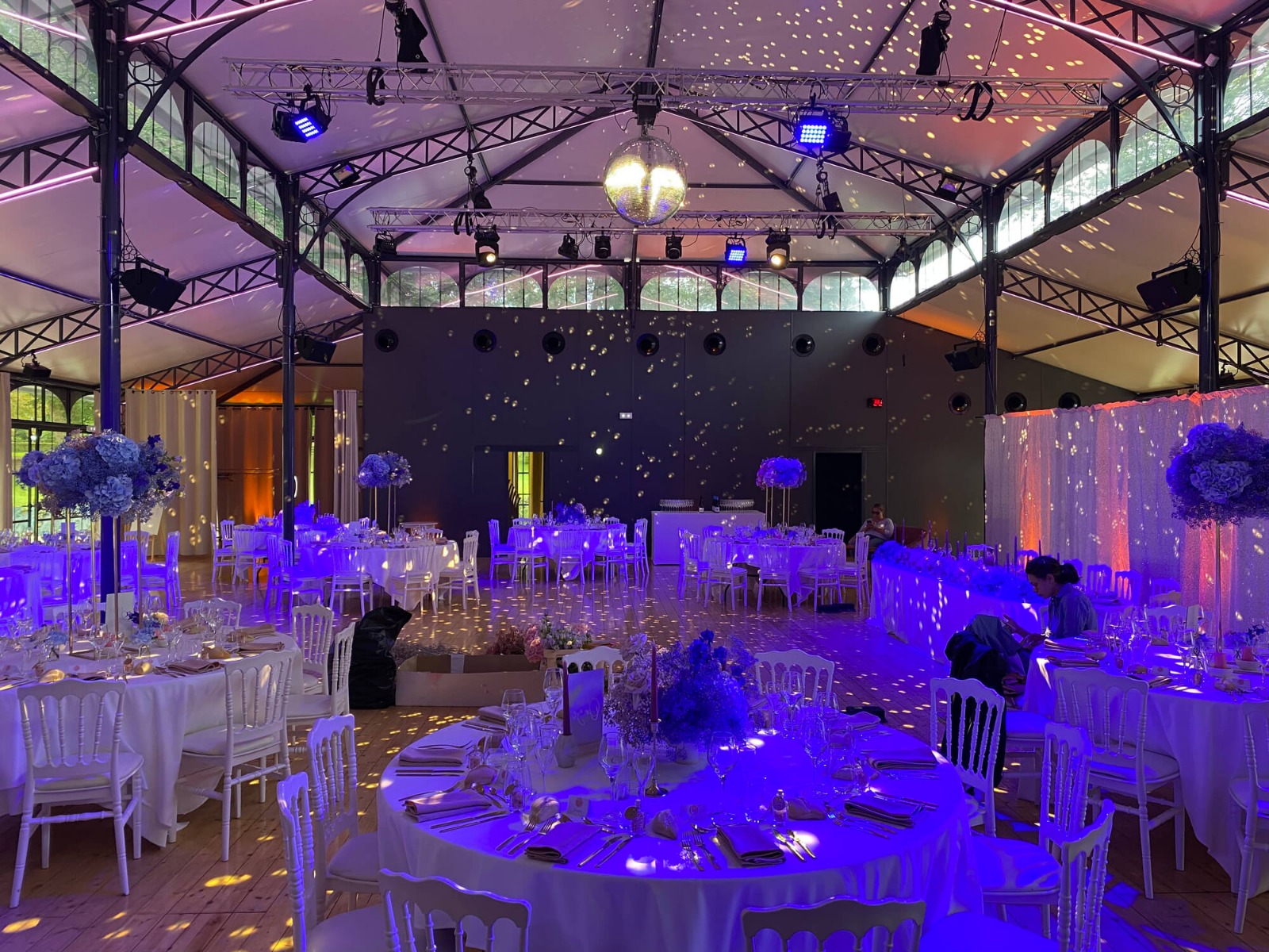 Salle du Château de Rajat mise en lumière par la société ABLE events