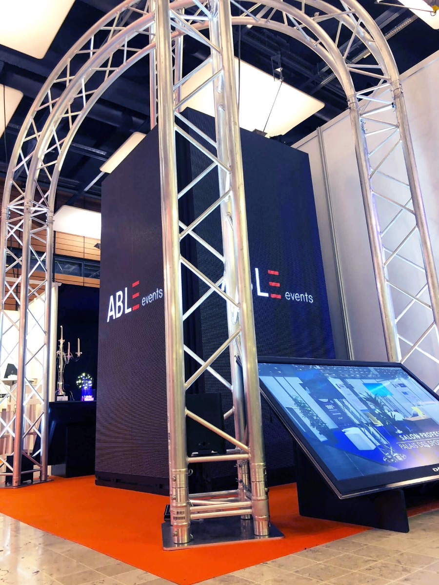 Logo ABLE events sur écran LED au salon SBE