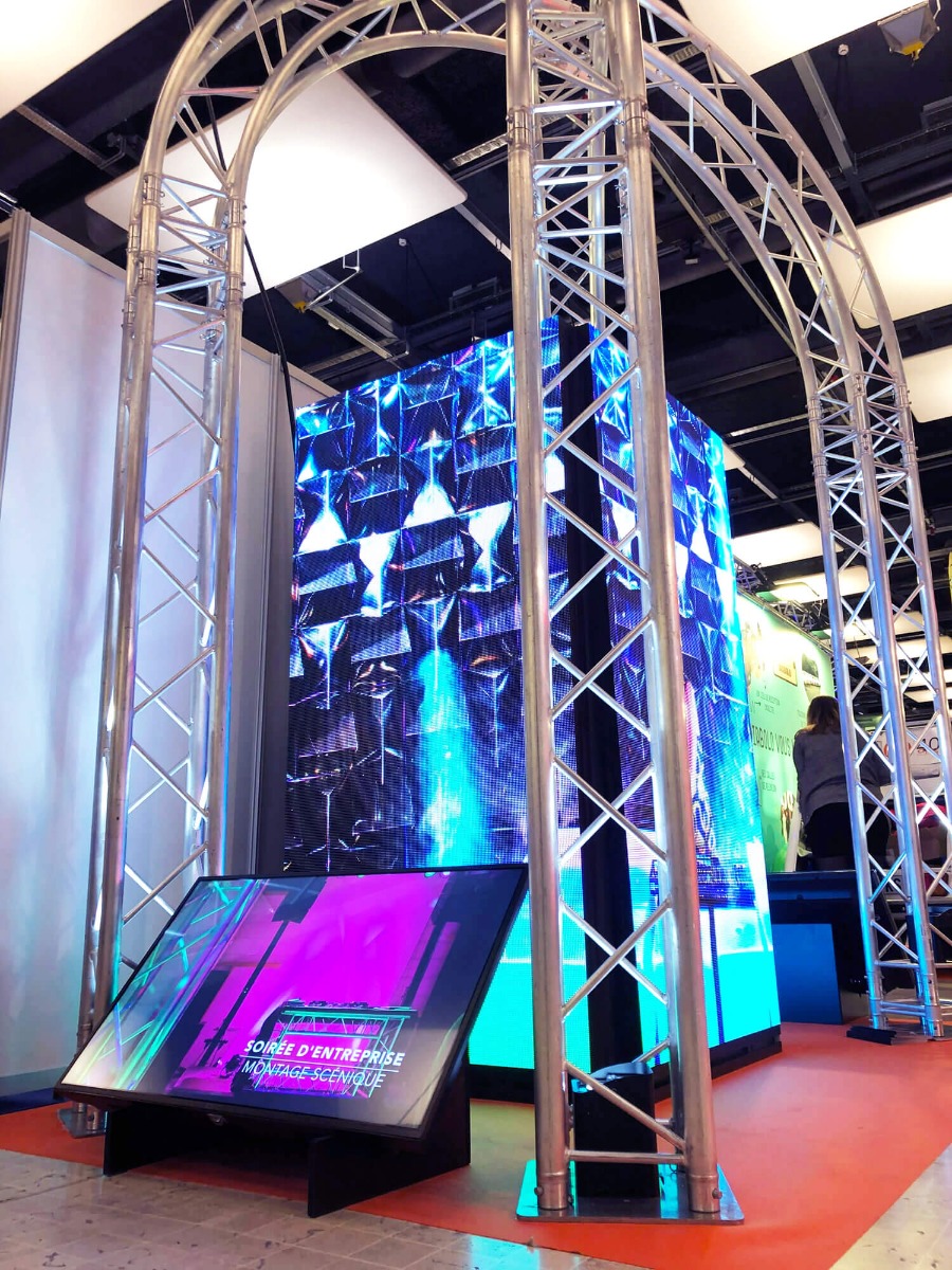 Stand ABLE events avec écran LED et écran vidéo pour diffuser nos réalisations techniques